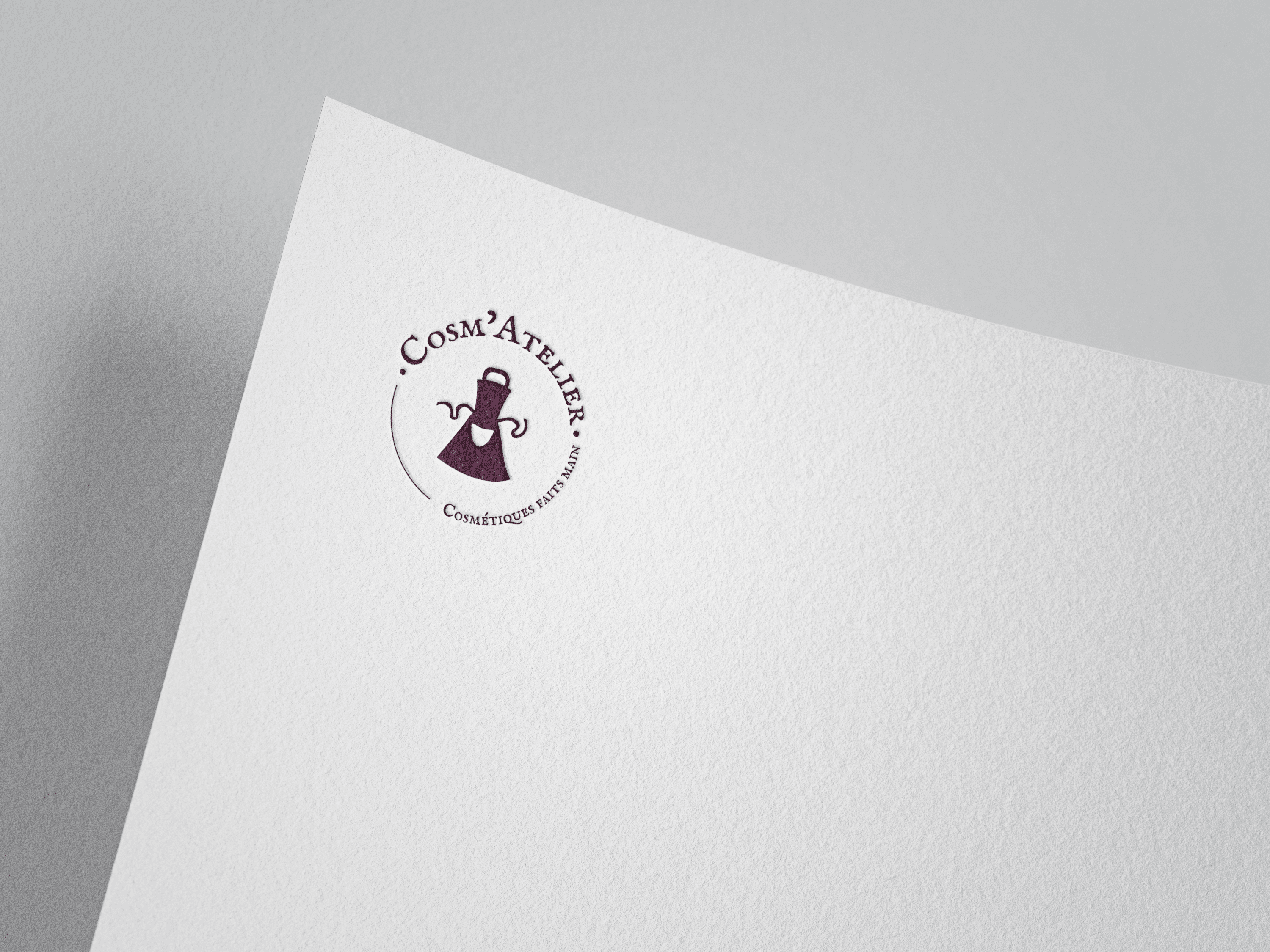 Free_Logo_Mockup_2 logo sur un papier