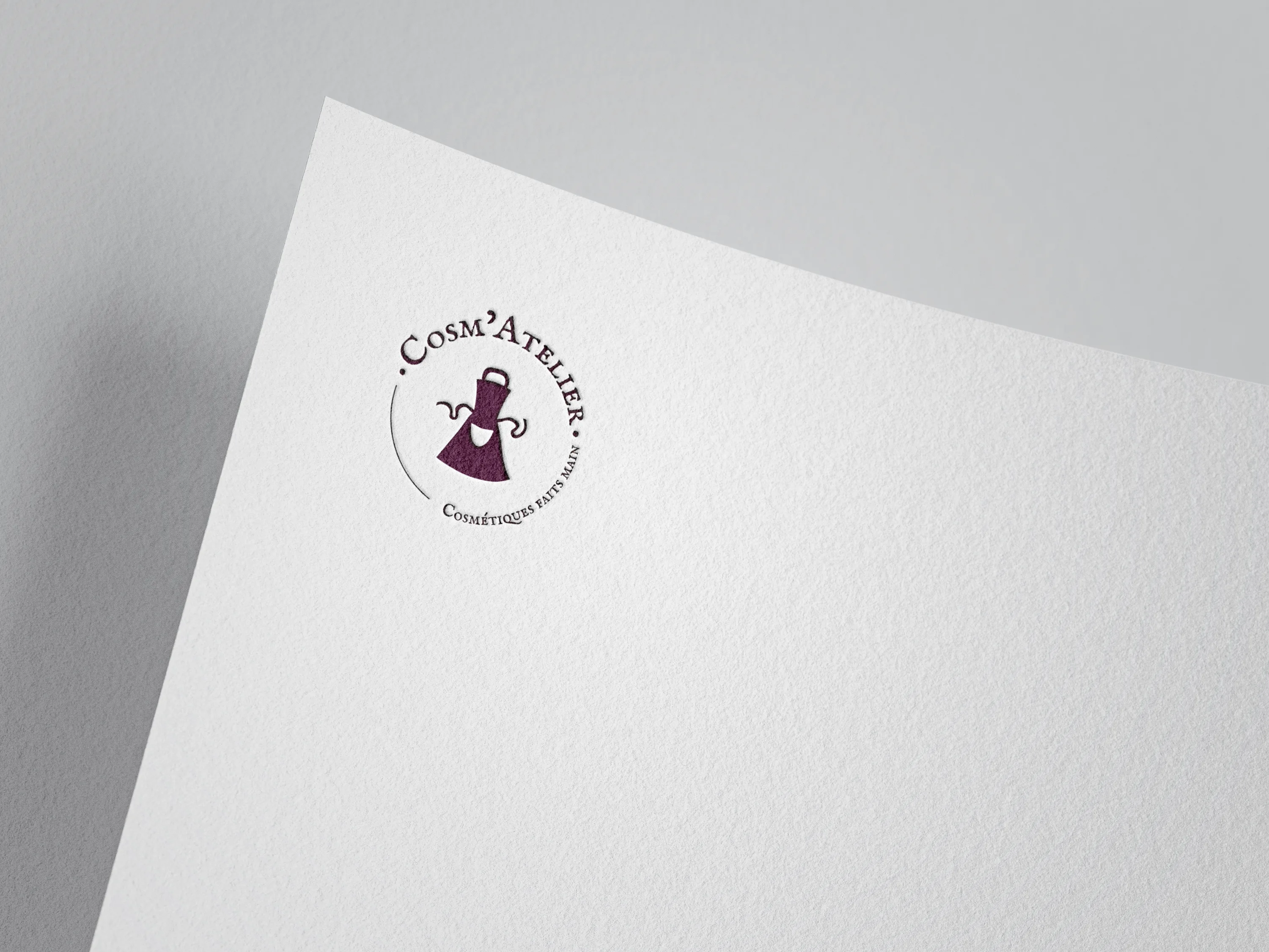 Free_Logo_Mockup_2 logo sur un papier